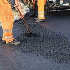 Best Driveway Maintenance Services in Pine Manor, FL